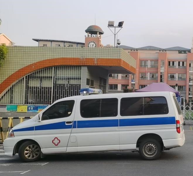 内丘救护车出租护送骨折病人一公里多少钱